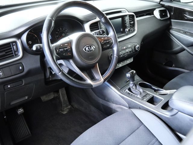 Used 2017 Kia Sorento AWD w/ LX Convenience Package image 3