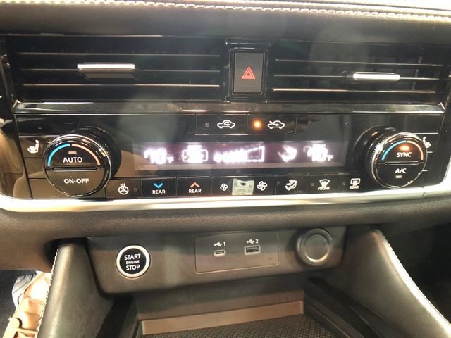 Used 2021 Nissan Rogue SL w/ Premium Package image 18