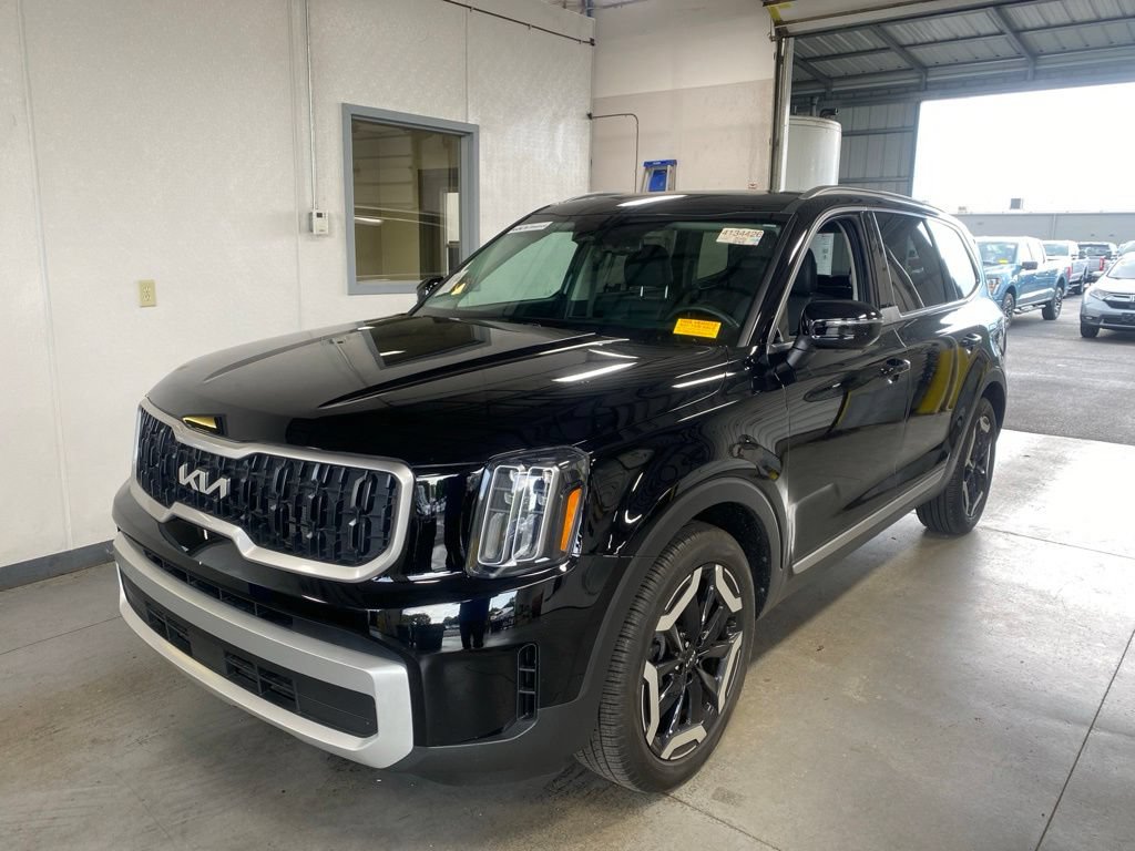 Used 2025 Kia Telluride EX AWD/4WD image 2