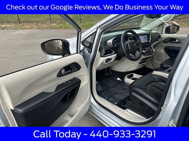 Used 2023 Chrysler Pacifica Touring-L FWD image 26
