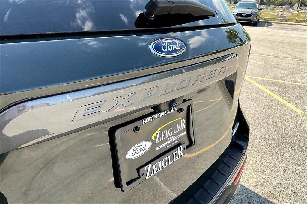Certified 2022 Ford Explorer XLT w/ Equipment Group 202A image 8