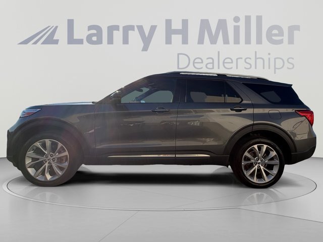 Certified 2023 Ford Explorer Platinum w/ Technology Package AWD/4WD image 2