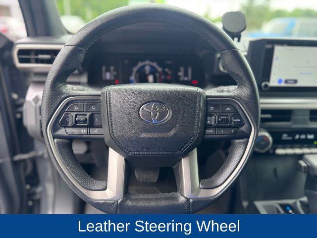 Used 2025 Toyota 4Runner SR5 AWD/4WD image 13