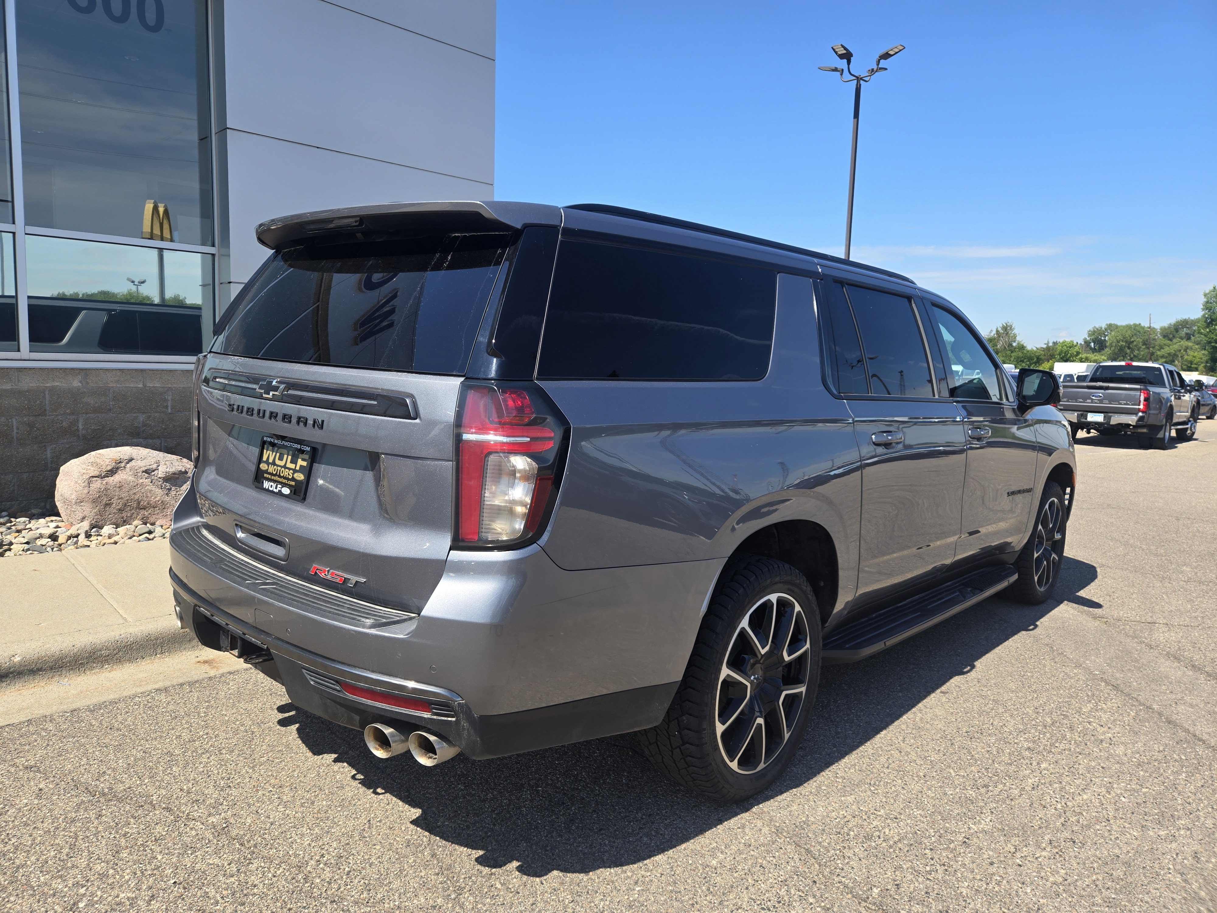 Used 2022 Chevrolet Suburban RST w/ Sport Performance Package AWD/4WD image 19