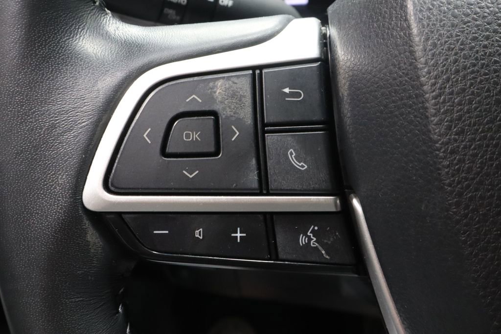 Used 2023 Toyota Highlander XLE FWD image 26