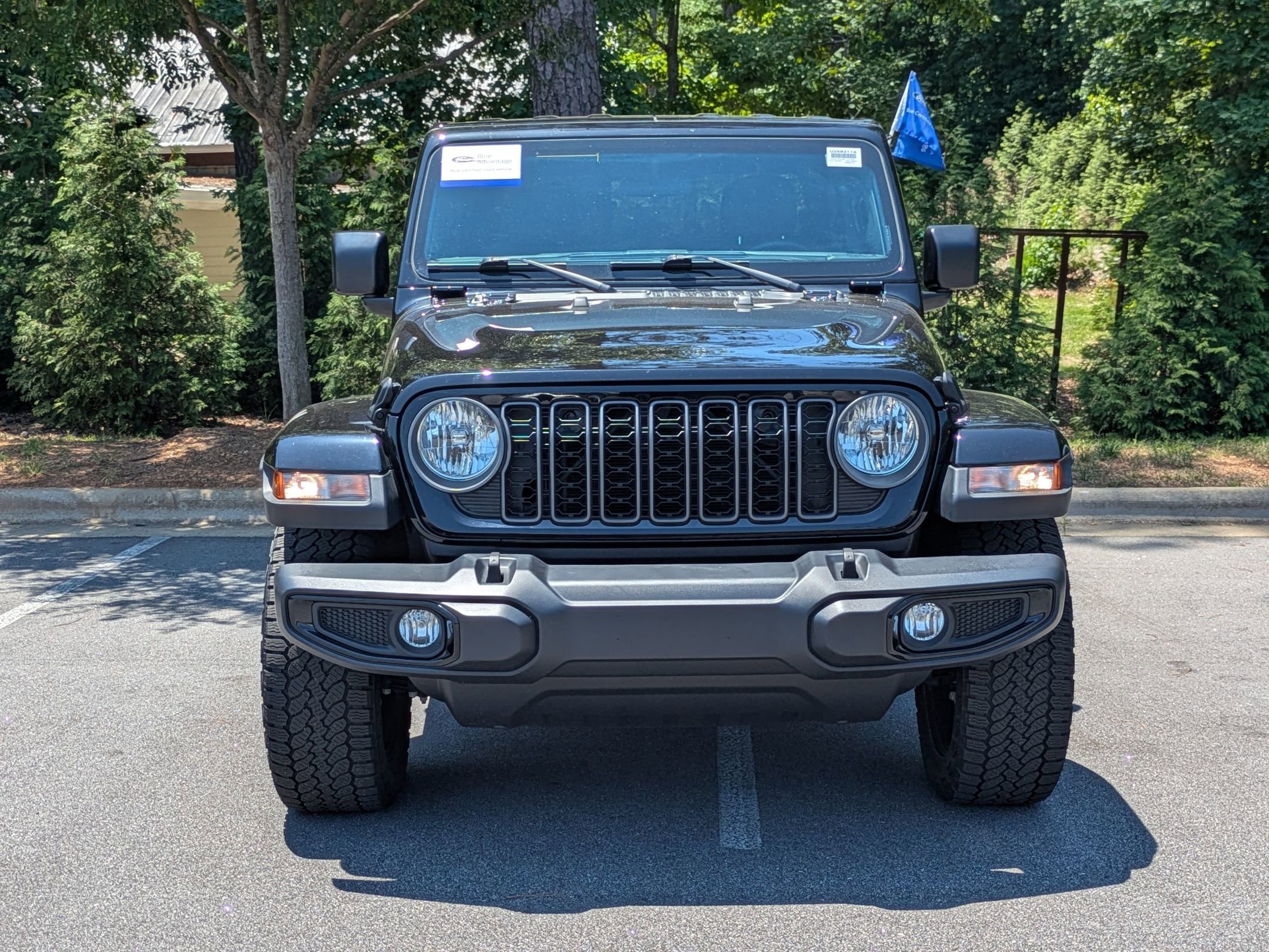 Used 2024 Jeep Gladiator Sport AWD/4WD image 7