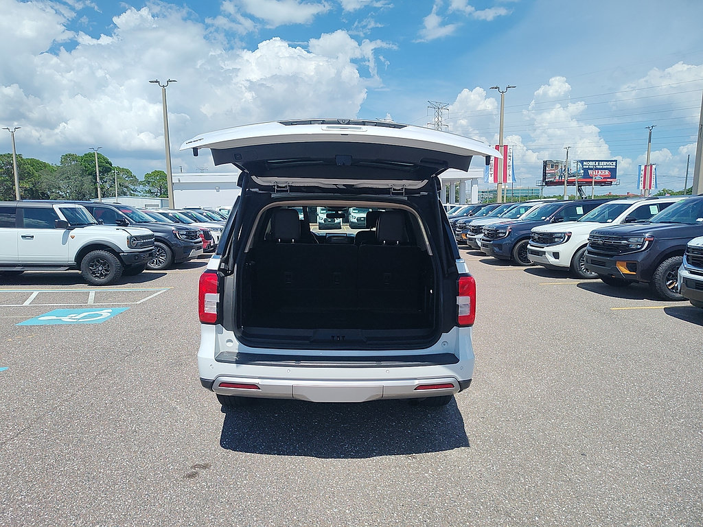 Certified 2023 Ford Expedition XLT AWD/4WD image 7