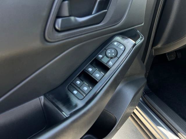 Used 2024 Nissan Rogue S FWD image 17