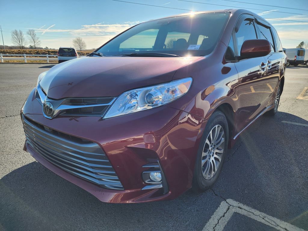 Used 2019 Toyota Sienna XLE image 4