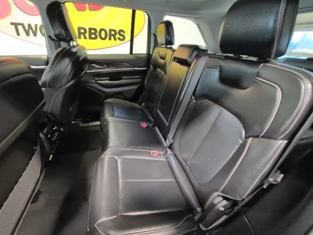 Used 2023 Jeep Grand Cherokee Limited AWD/4WD image 30