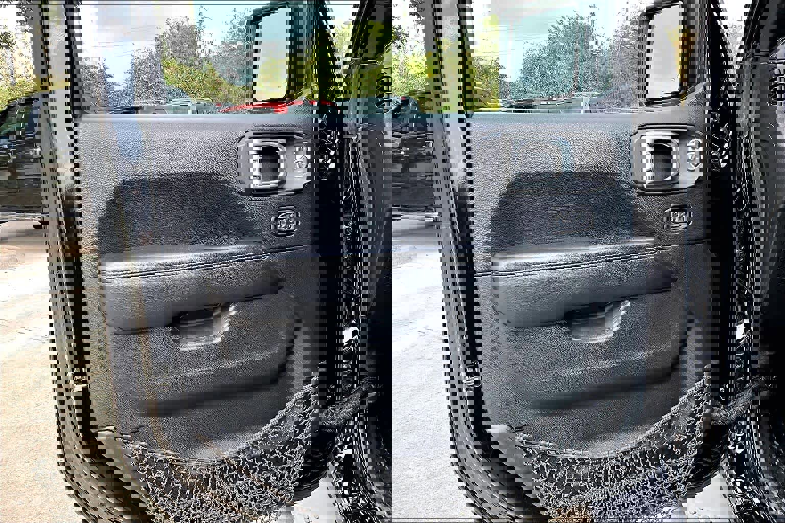 Used 2018 Jeep Wrangler Unlimited Sahara w/ Dual Top Group image 21