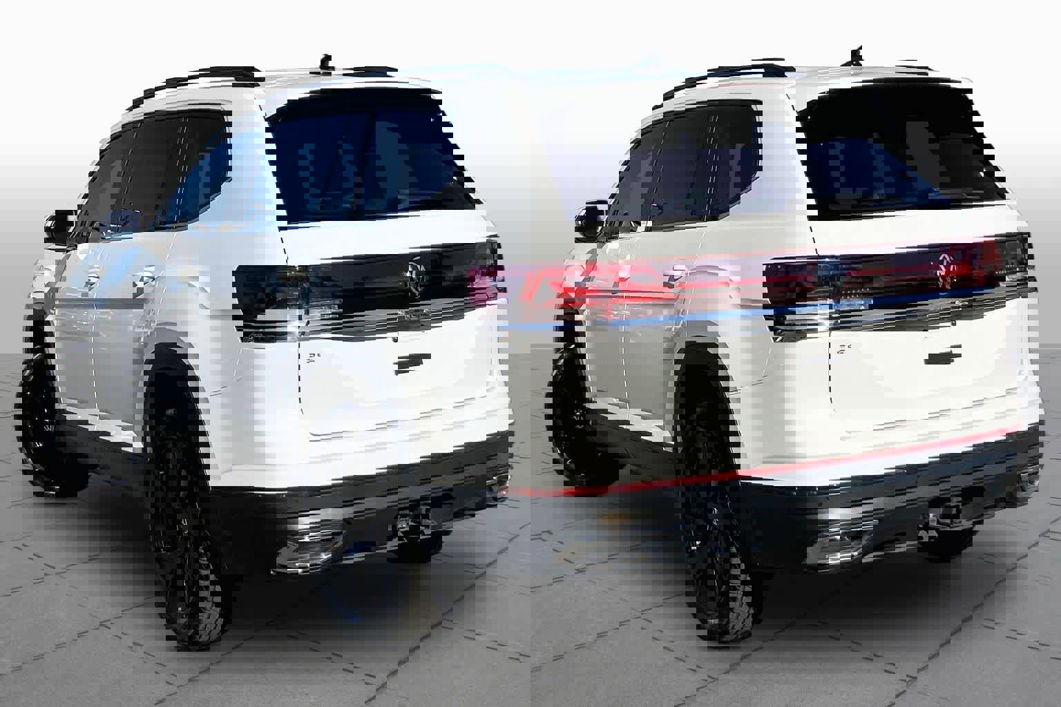 Used 2024 Volkswagen Atlas SE FWD image 2