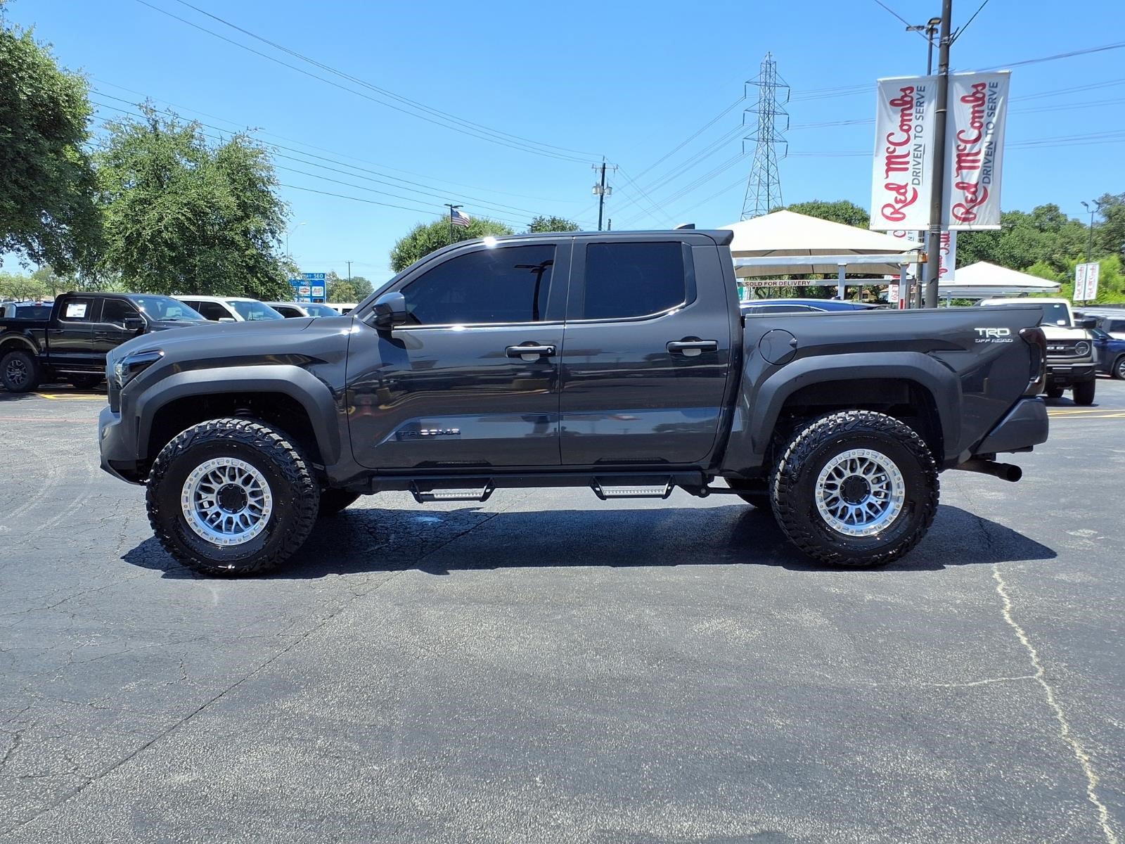 Used 2025 Toyota Tacoma TRD Off-Road AWD/4WD image 9