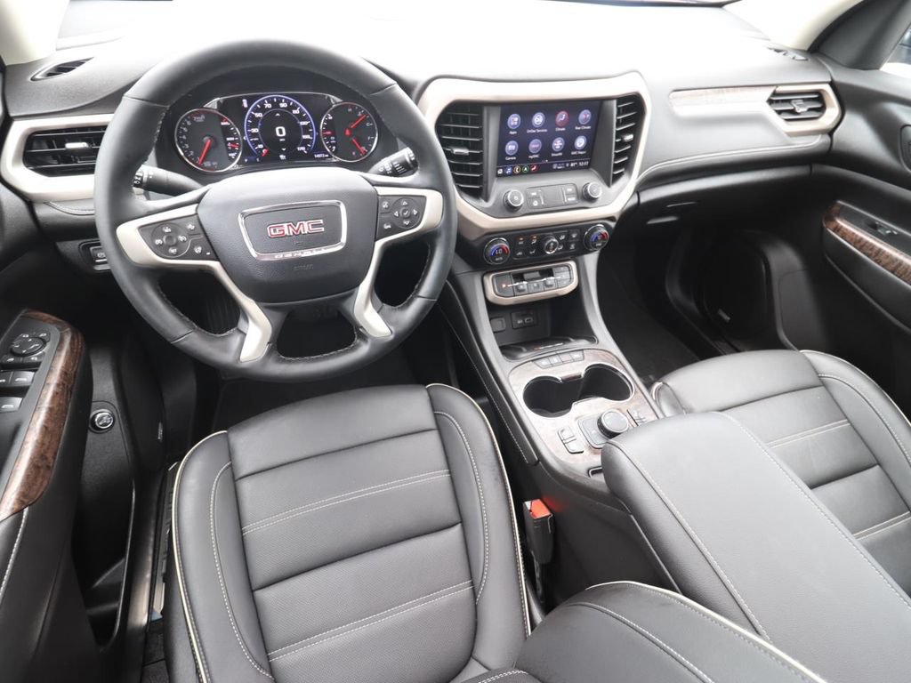 Used 2023 GMC Acadia Denali w/ Denali Ultimate Package FWD image 9