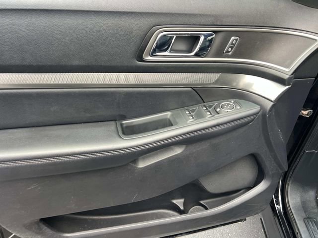 Certified 2018 Ford Explorer XLT w/ Equipment Group 202A image 18