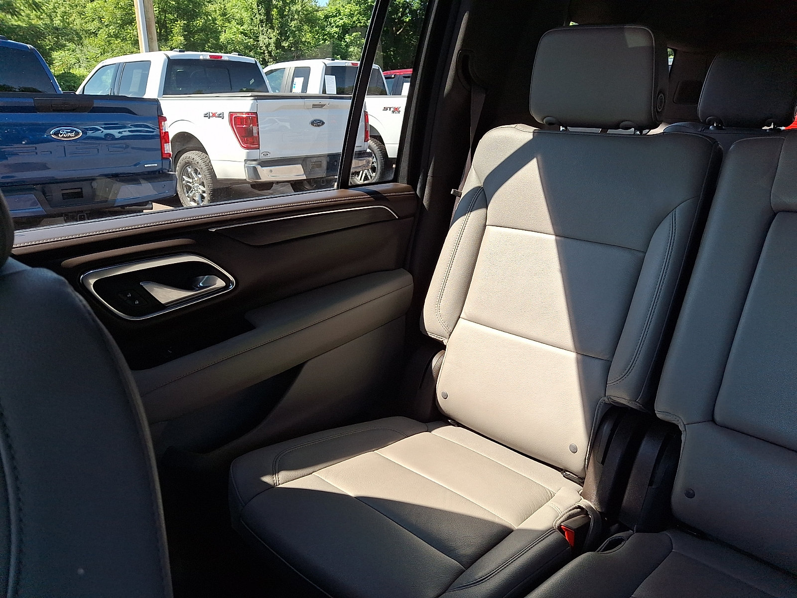 Used 2024 Chevrolet Suburban Z71 w/ Off-Road Capability Package AWD/4WD image 18