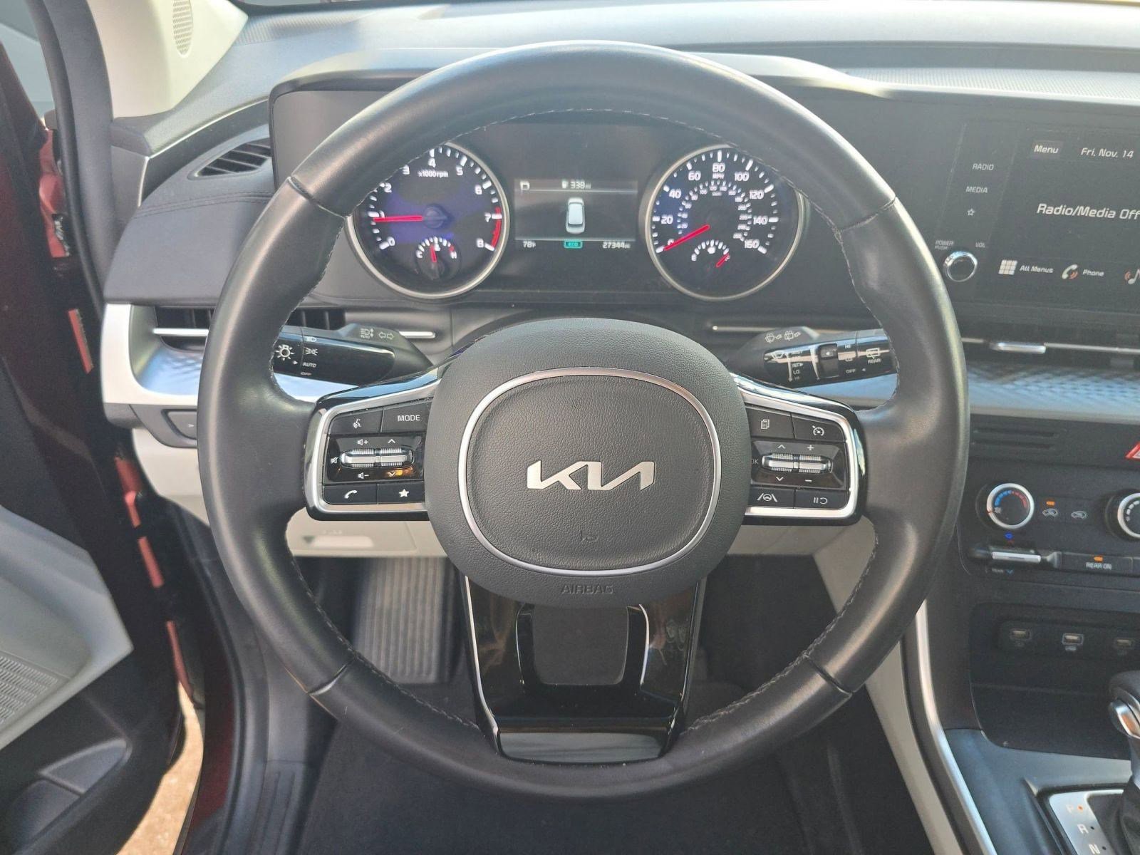 Used 2024 Kia Carnival LX image 13