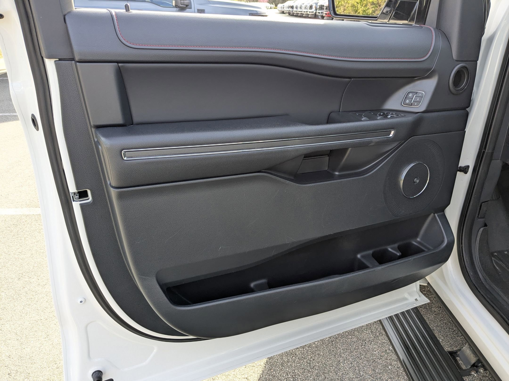 Certified 2022 Ford Expedition Limited image 12