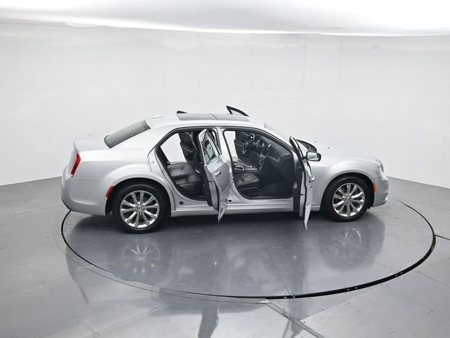 Used 2020 Chrysler 300 Limited image 45