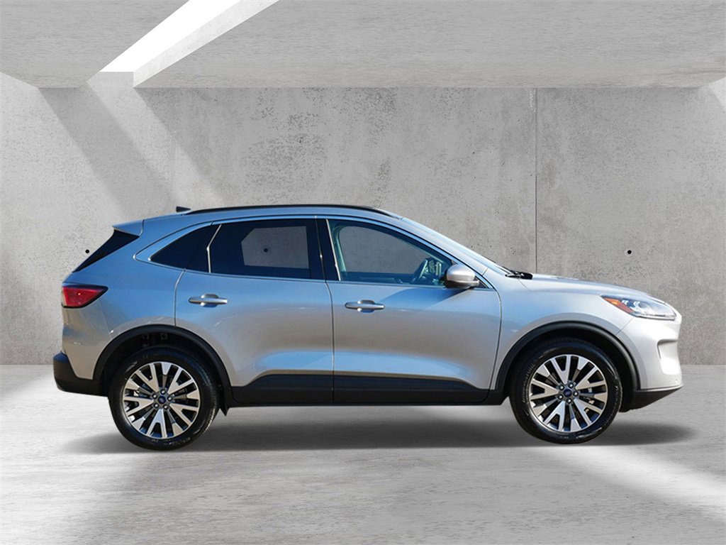 Certified 2022 Ford Escape Titanium image 2