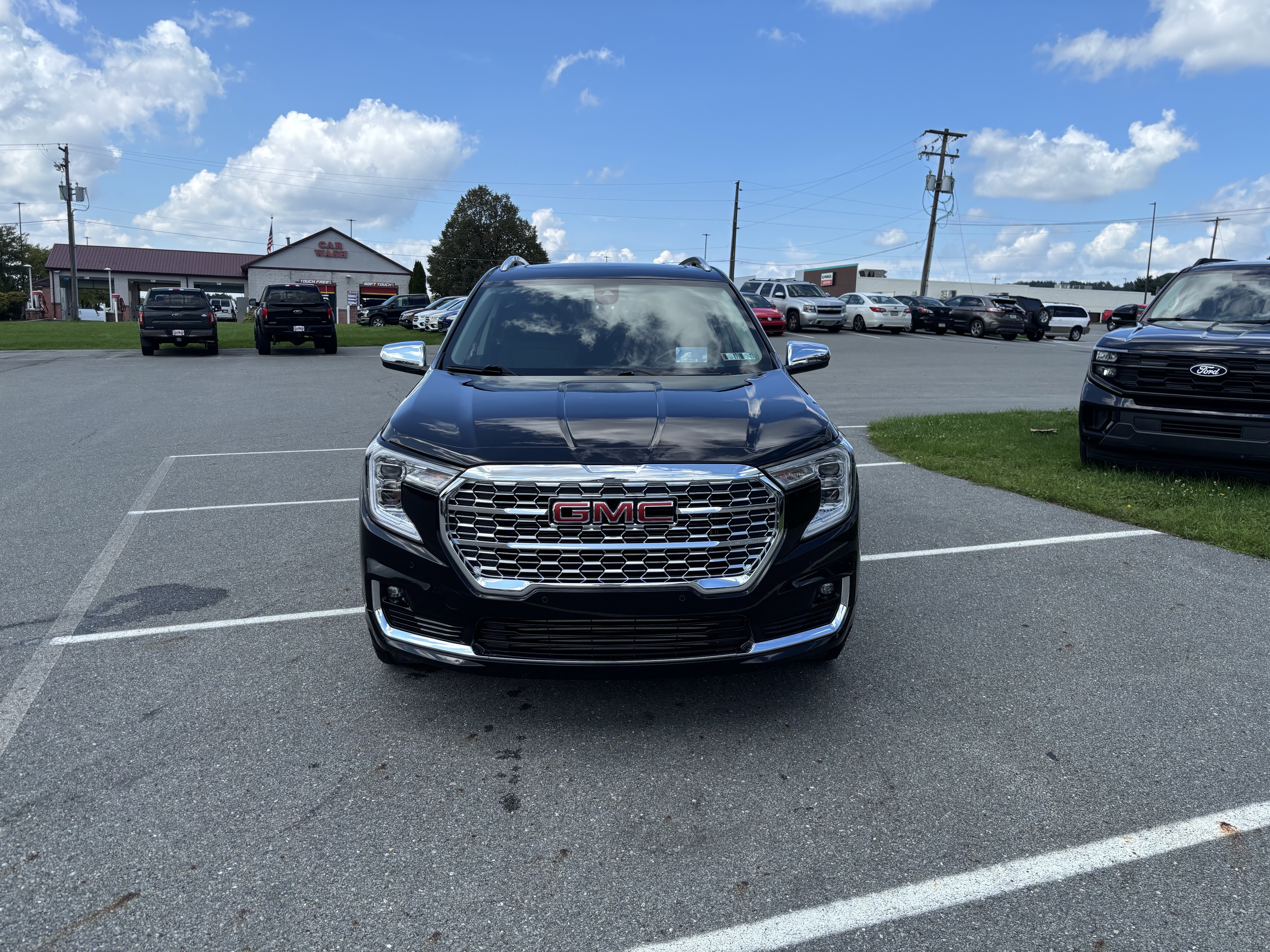 Used 2022 GMC Terrain Denali w/ LPO, 'HIT The Road' Package AWD/4WD image 2