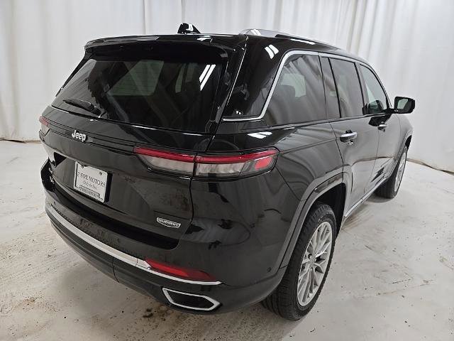 Used 2023 Jeep Grand Cherokee Summit w/ Luxury Tech Group V image 2