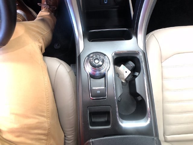 Certified 2018 Ford Fusion SE w/ Fusion SE Technology Package AWD/4WD image 19