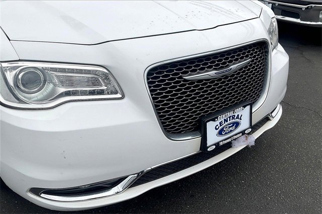 Used 2019 Chrysler 300 Limited image 27