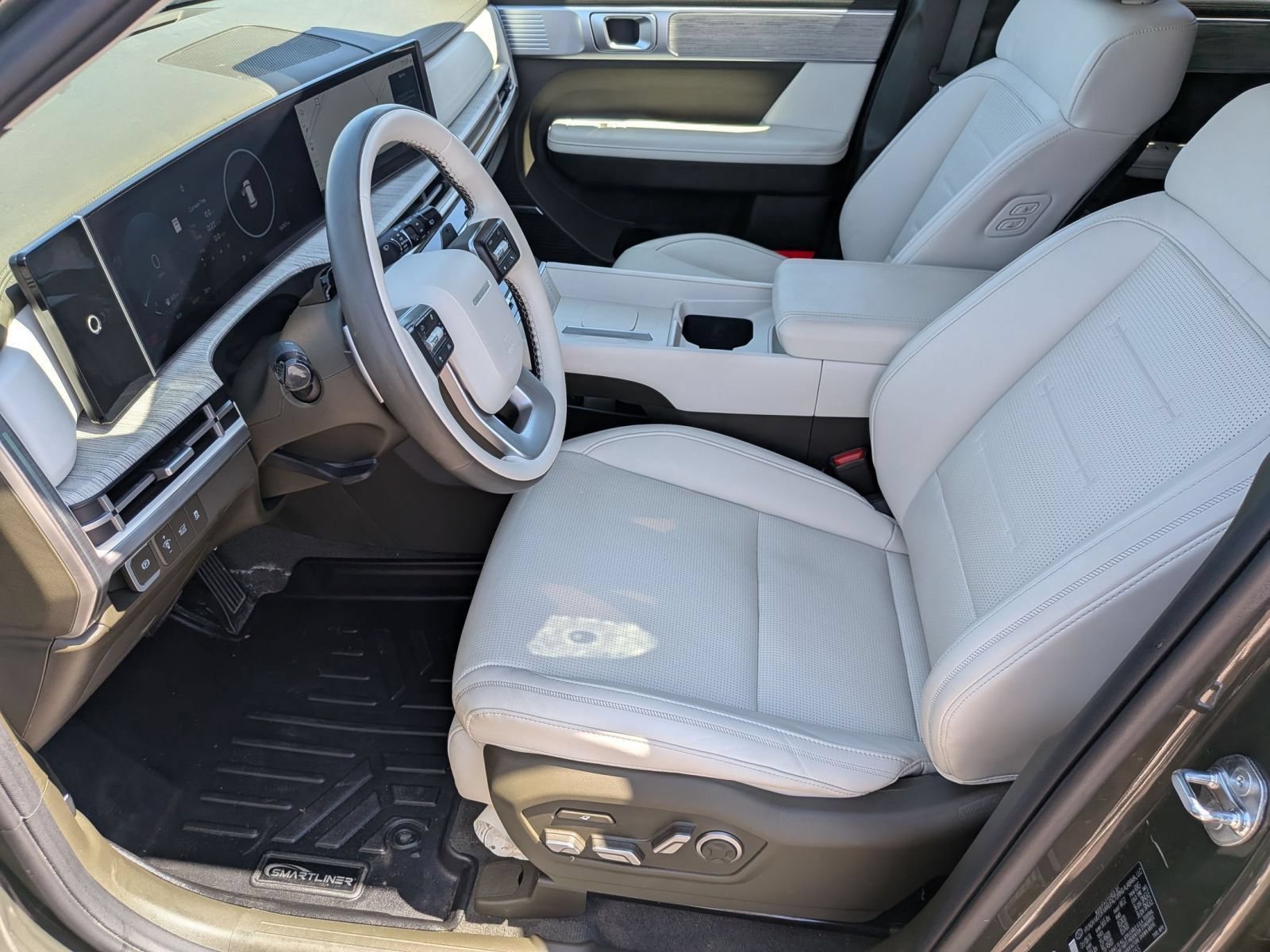 Used 2025 Hyundai Santa Fe Calligraphy FWD image 12