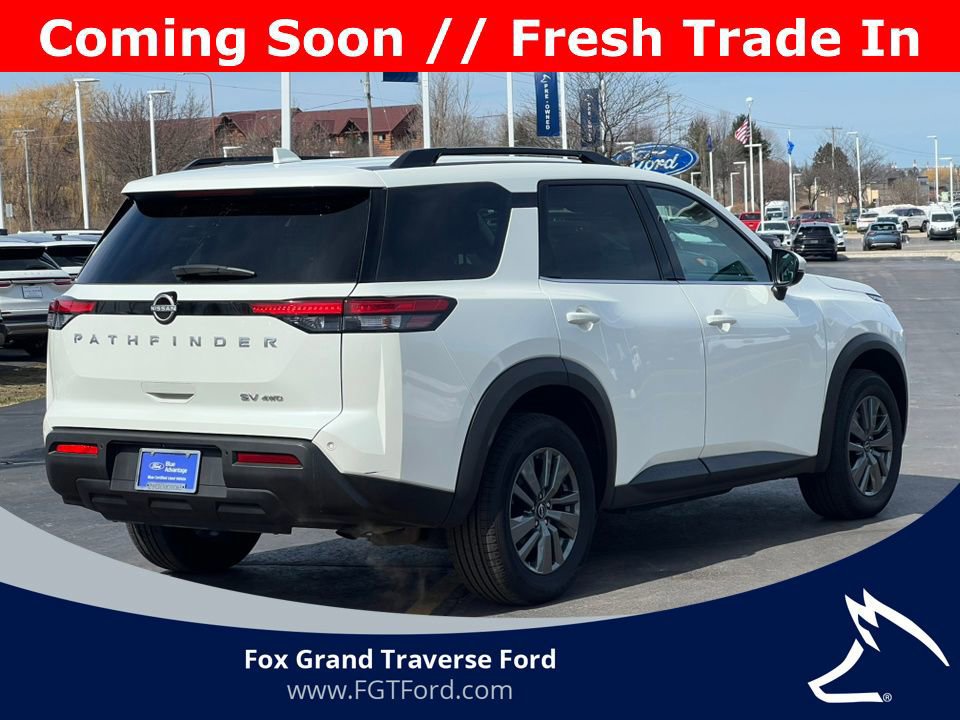 Used 2024 Nissan Pathfinder SV image 2