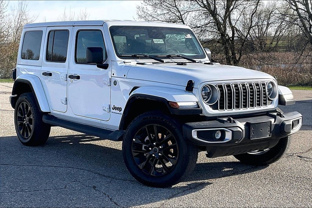 Used 2025 Jeep Wrangler Unlimited Sahara AWD/4WD image 3