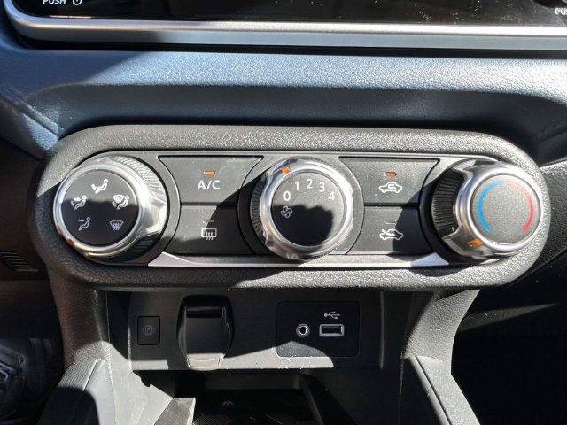 Used 2025 Nissan Versa SV FWD image 28