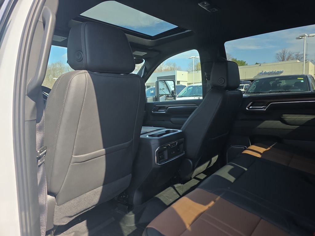 Used 2024 Chevrolet Silverado 2500 High Country w/ Technology Package image 18