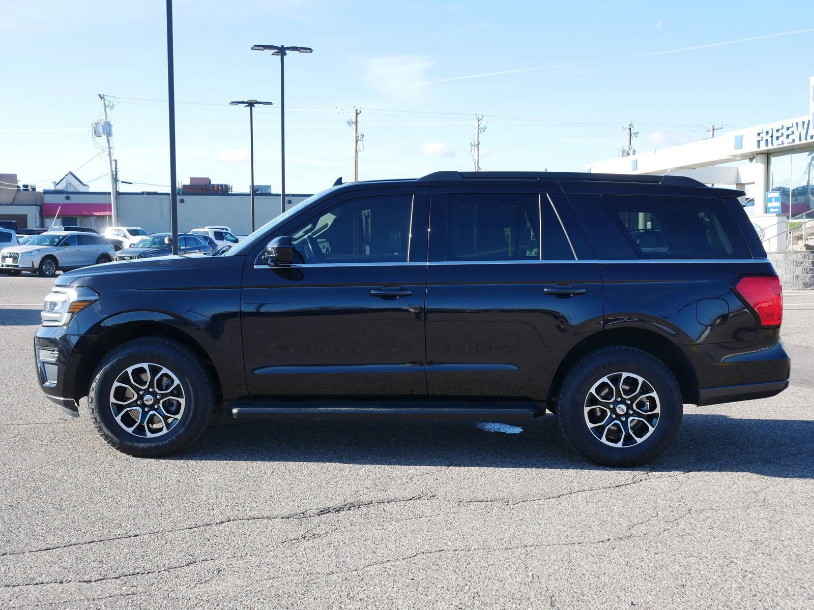 Certified 2024 Ford Expedition XLT image 7