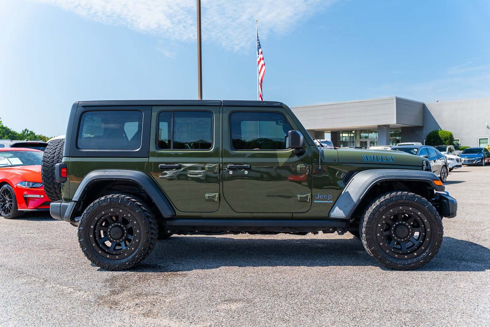 Used 2023 Jeep Wrangler Unlimited w/ Cold Weather Group AWD/4WD image 8