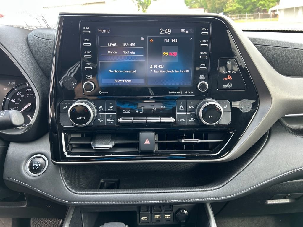 Used 2021 Toyota Highlander XLE AWD/4WD image 20