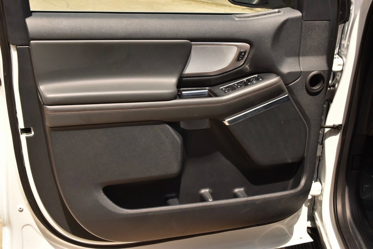 Certified 2025 Ford Expedition Active AWD/4WD image 36