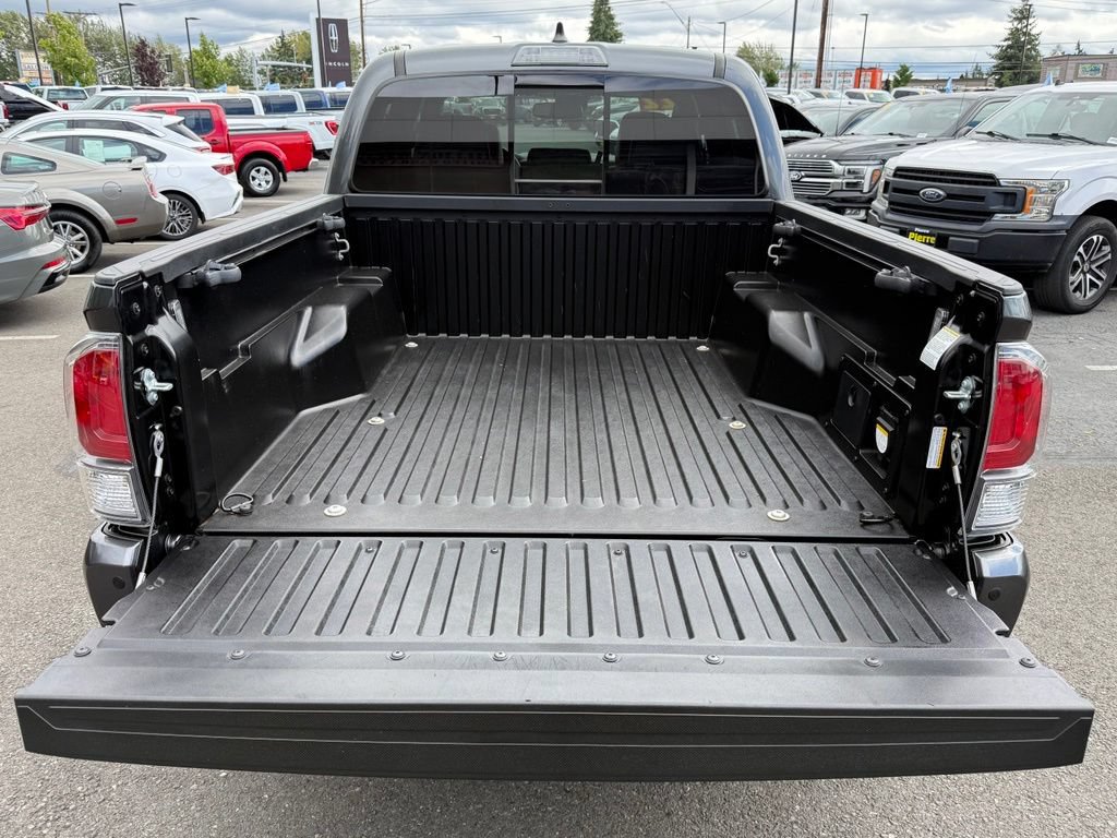 Used 2022 Toyota Tacoma TRD Sport w/ TRD Premium Sport Package AWD/4WD image 26