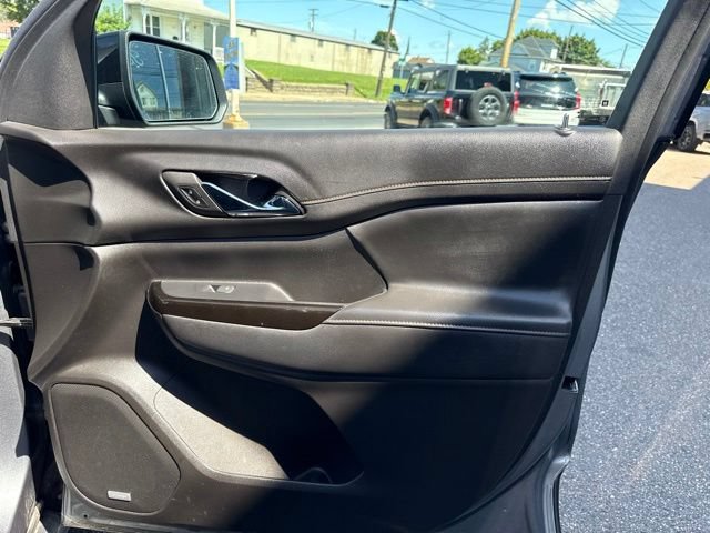 Used 2022 GMC Acadia AT4 w/ Preferred Package AWD/4WD image 31