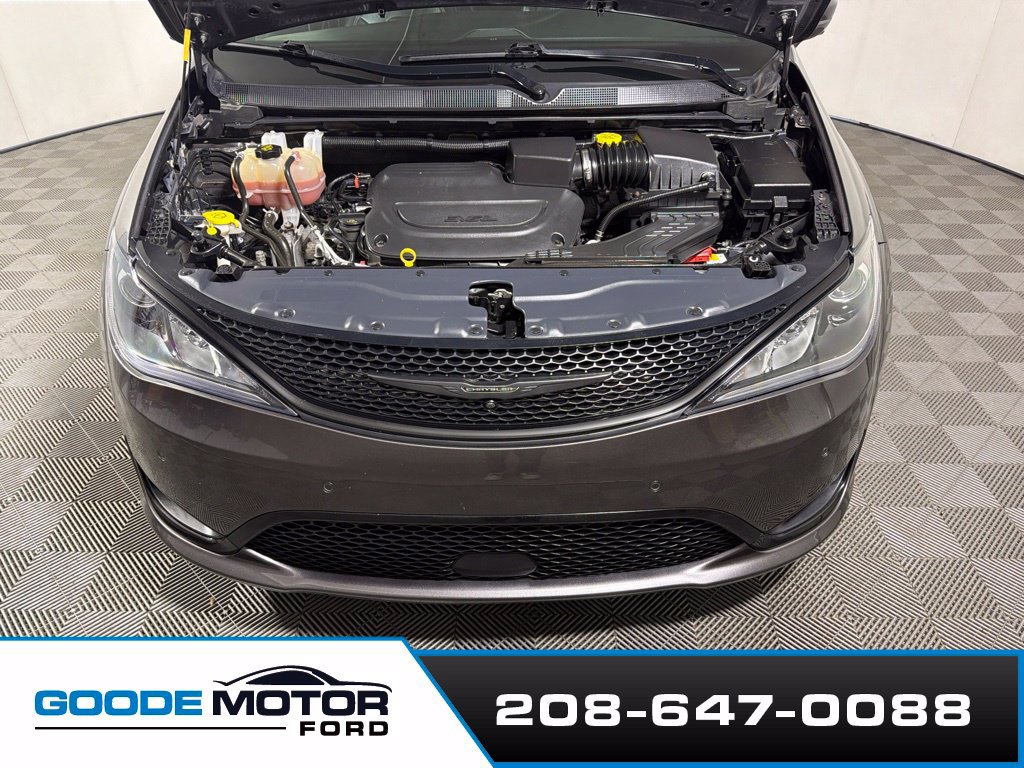 Used 2020 Chrysler Pacifica Touring-L Plus FWD image 27