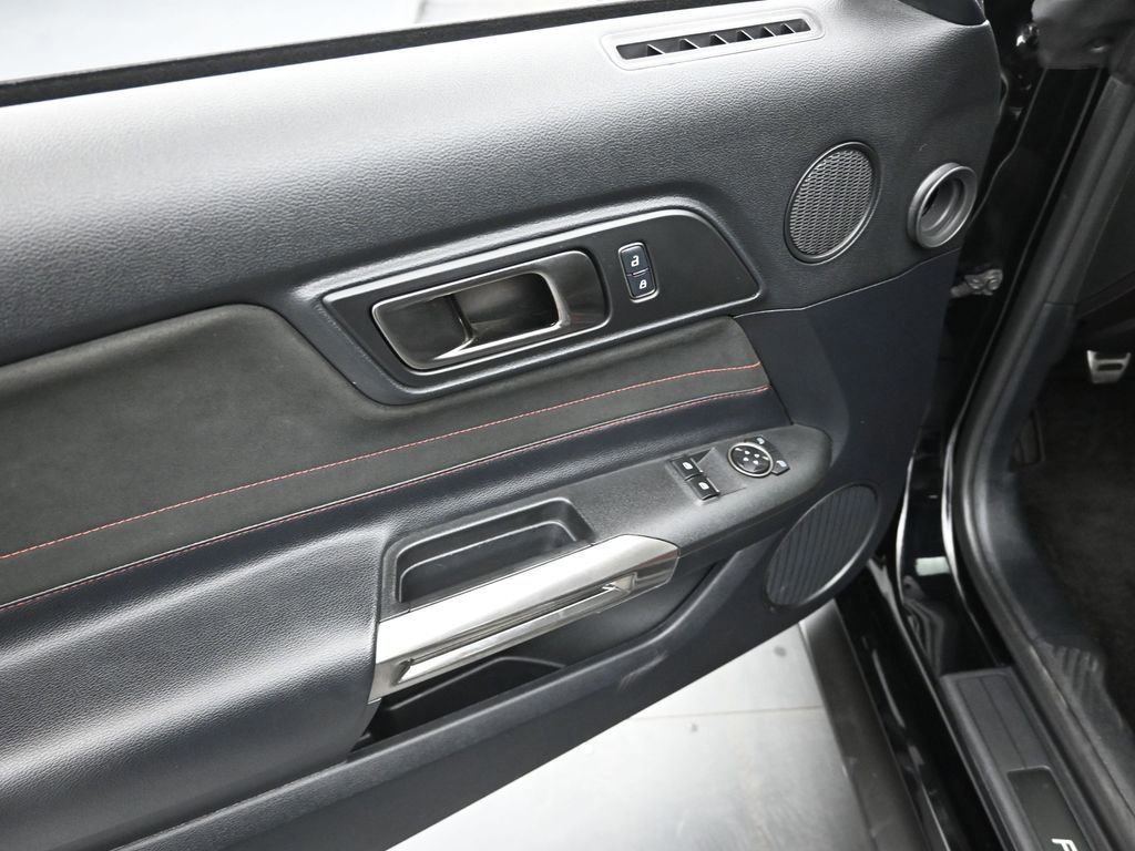 Certified 2017 Ford Mustang Shelby GT350R w/ GT350R Equipment Group 920A image 37