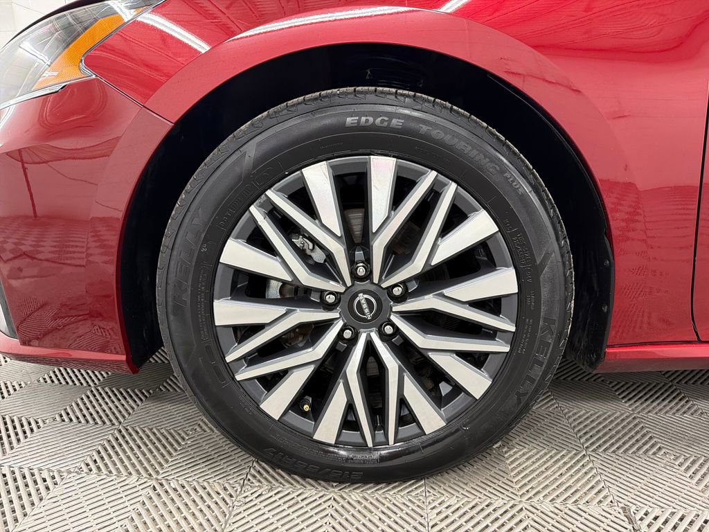Used 2024 Nissan Altima 2.5 SV FWD image 13
