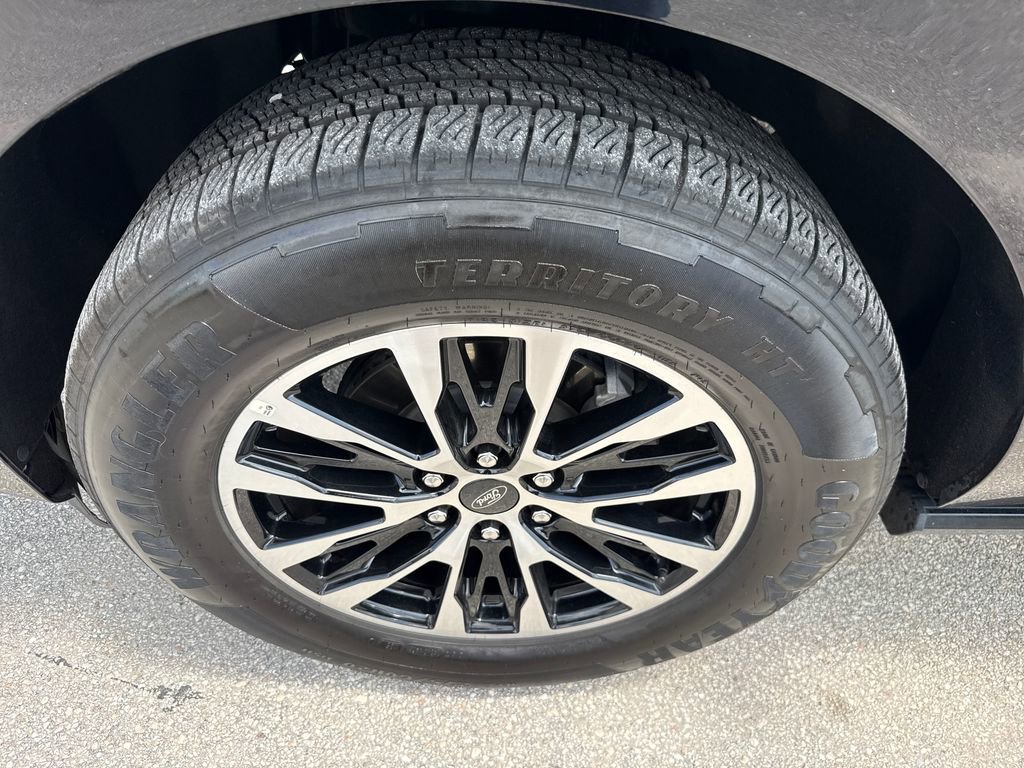 Certified 2025 Ford Expedition Max Platinum AWD/4WD image 13