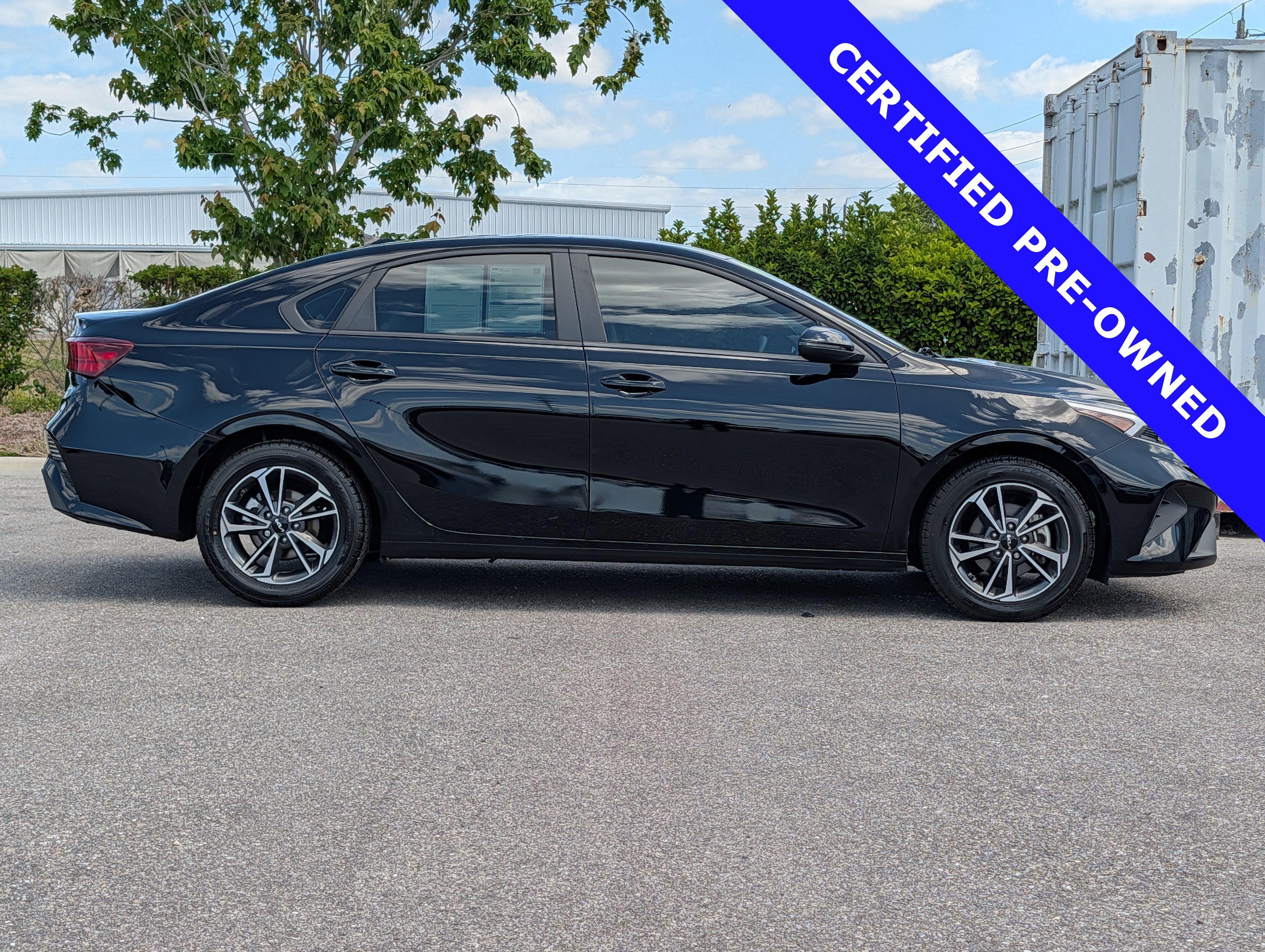 Used 2023 Kia Forte LXS w/ LXS Technology Package FWD image 5