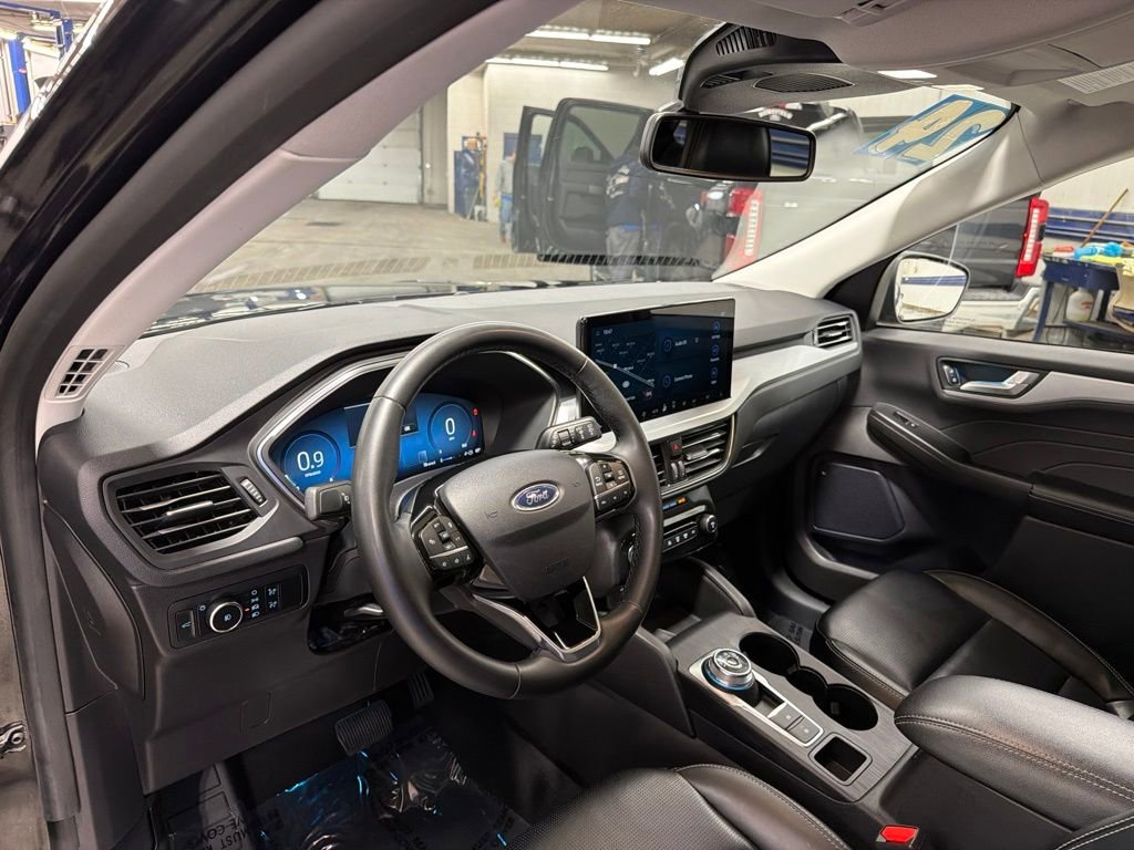 Certified 2024 Ford Escape Platinum AWD/4WD image 19