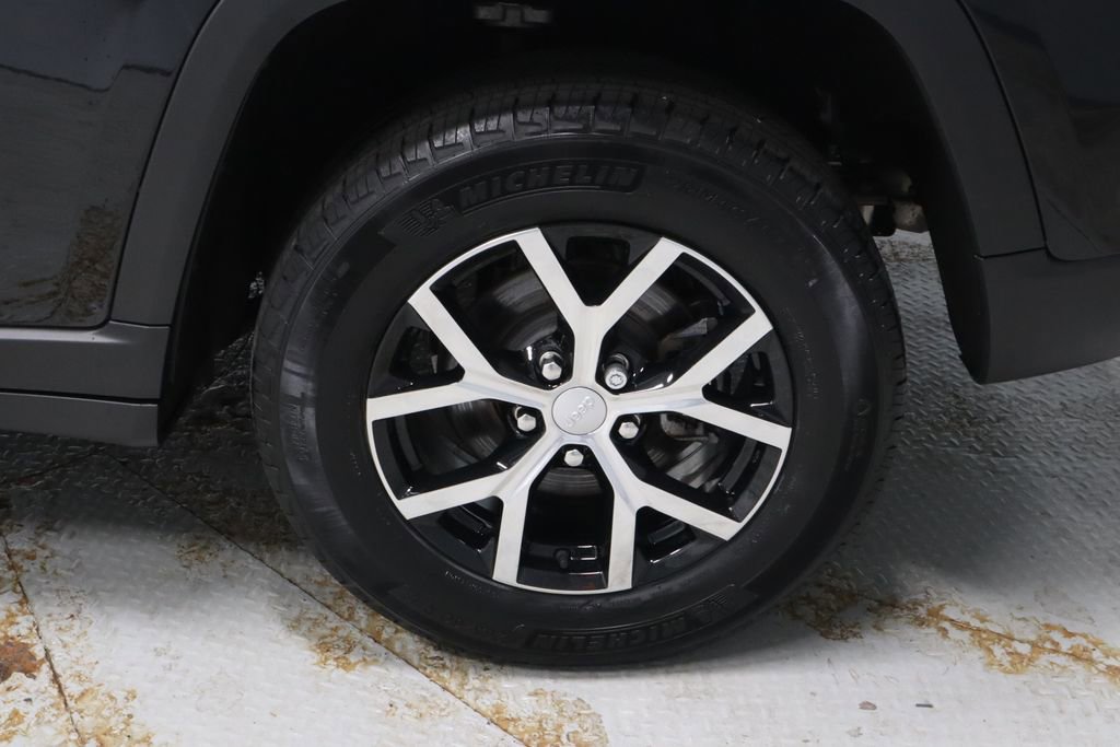 Used 2023 Jeep Grand Cherokee Limited image 20