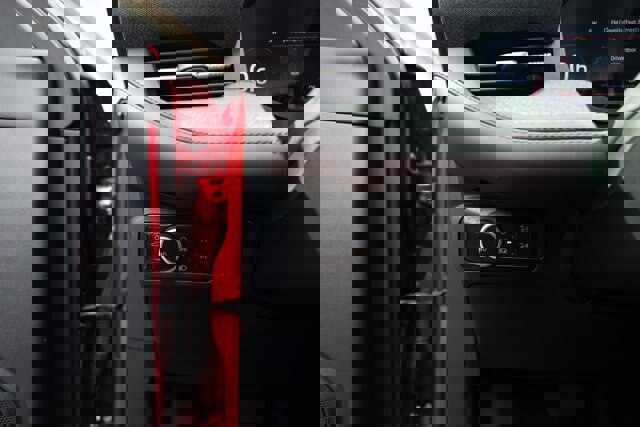 Certified 2025 Ford Explorer Platinum w/ Ultimate Package AWD/4WD image 16