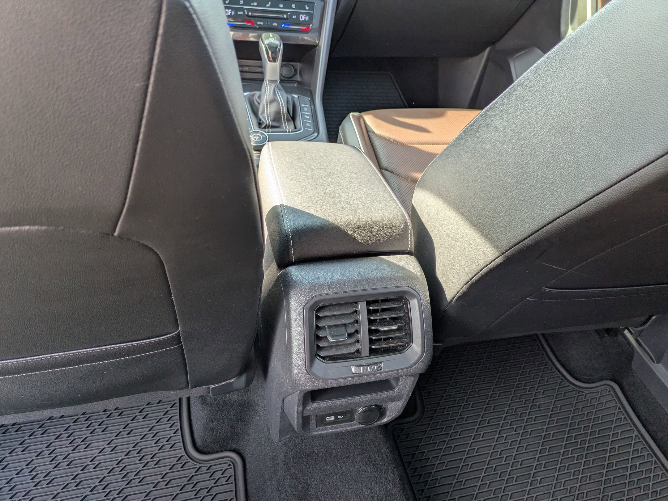 Used 2022 Volkswagen Tiguan SEL R-Line image 31