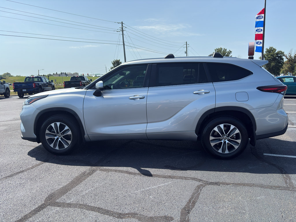 Used 2024 Toyota Highlander XLE FWD image 8