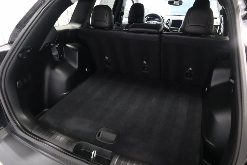 Used 2022 Jeep Cherokee Latitude Lux FWD image 12